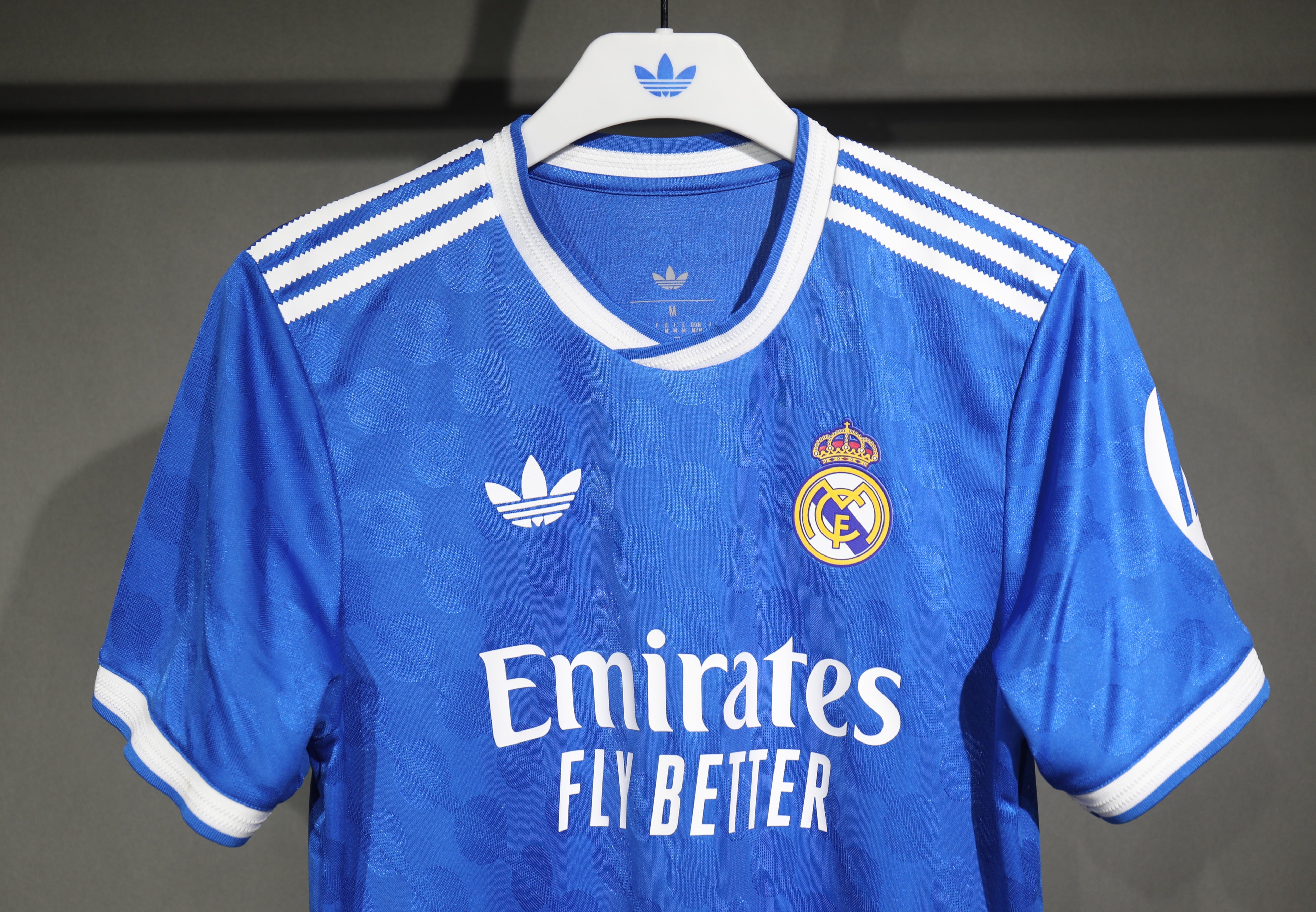 Real Madrid 2025/26 – Jersey Terecero Authentic / Dorsal Incluido