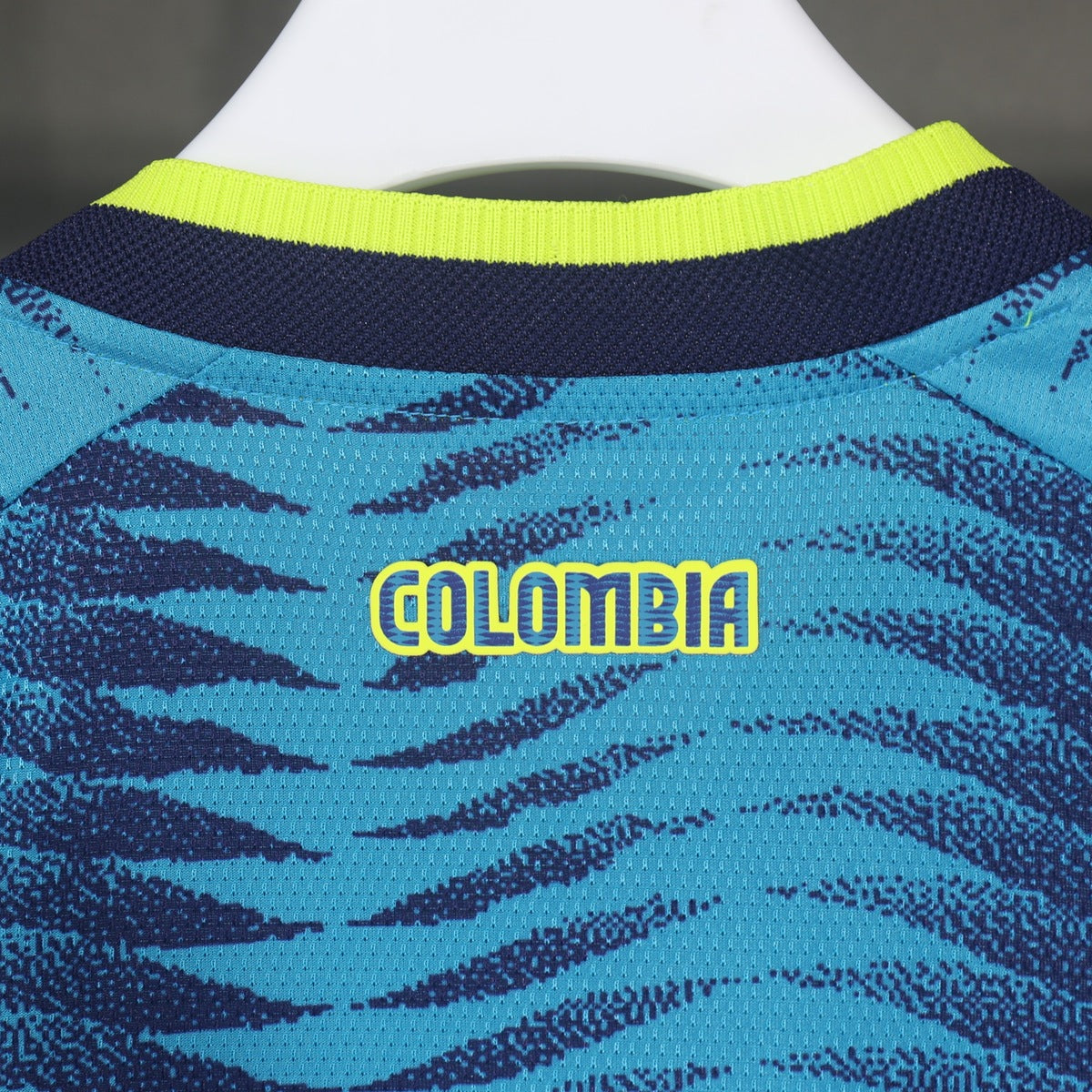 Colombia (Mundial 2026) – Jersey Visitante Authentic – Dorsal Incluido