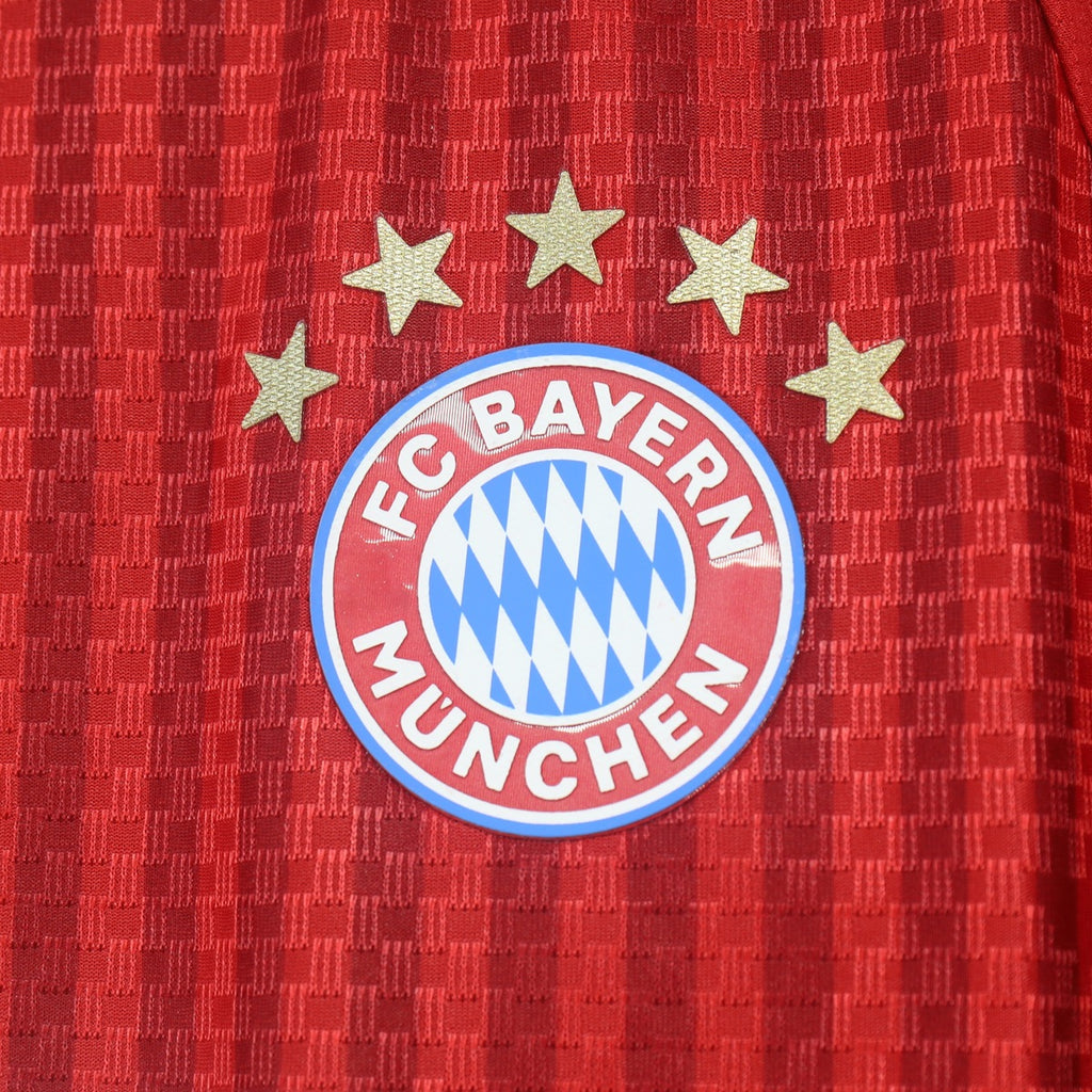 Bayern 26 – 27 Jersey Local Authentic Rojo – Dorsal Incluido