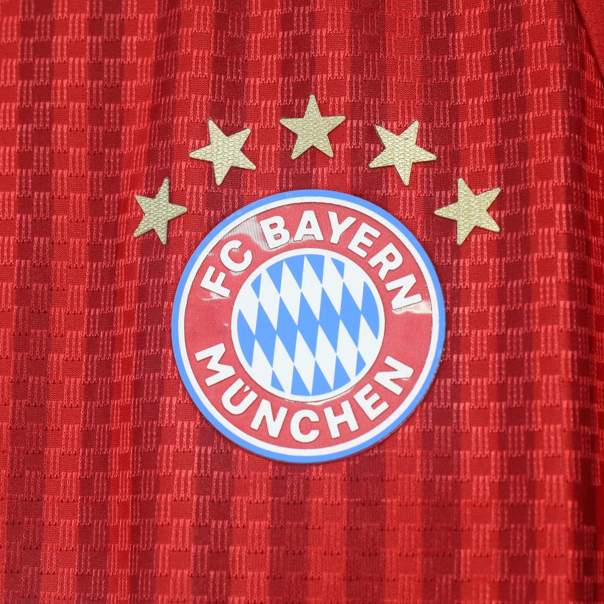 Bayern 26 – 27 Jersey Local Authentic Rojo – Dorsal Incluido
