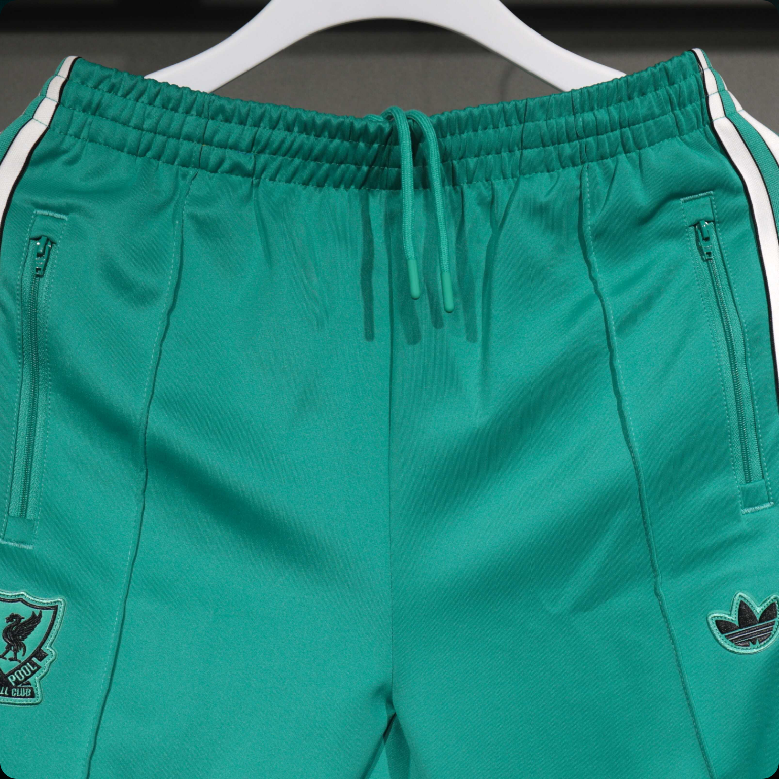 Conjunto Terrace Icons Track Liverpool – Verde Lago – Authentic