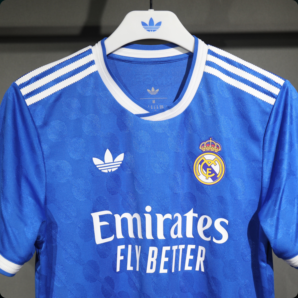 Real Madrid 2025/26 – Jersey Terecero Authentic / Dorsal Incluido