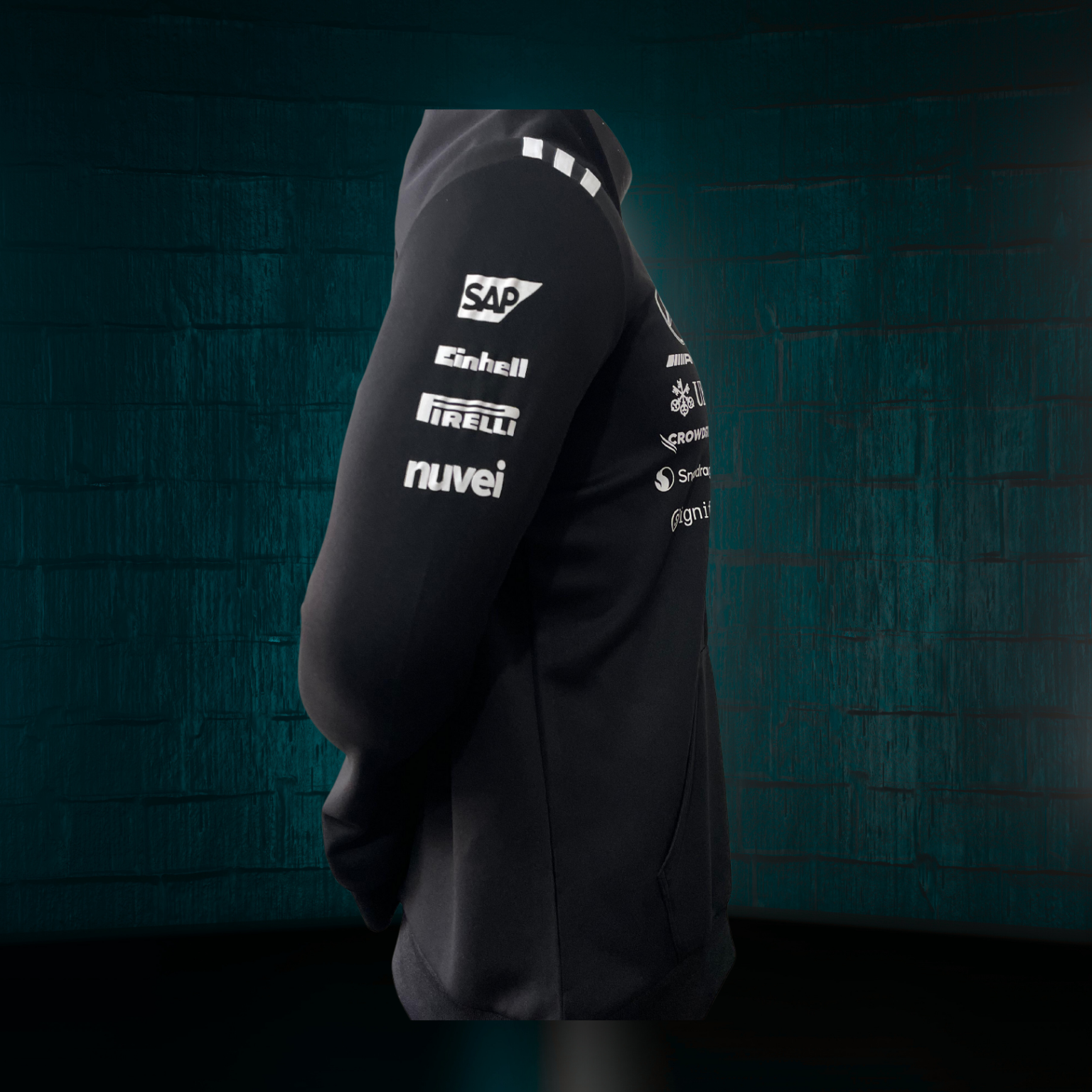 Sudadera Oficial Scuderia Mercedes - AMG Petronas 2025 con Capucha