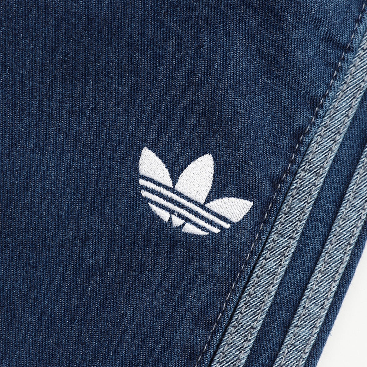 ADIDAS ORIGINALS Pantalon de Mezclilla 2026