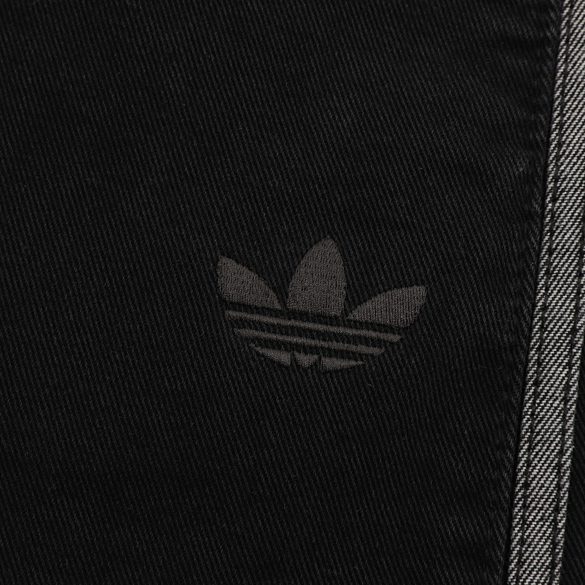 ADIDAS ORIGINALS Pantalon de Mezclilla Negro 2026