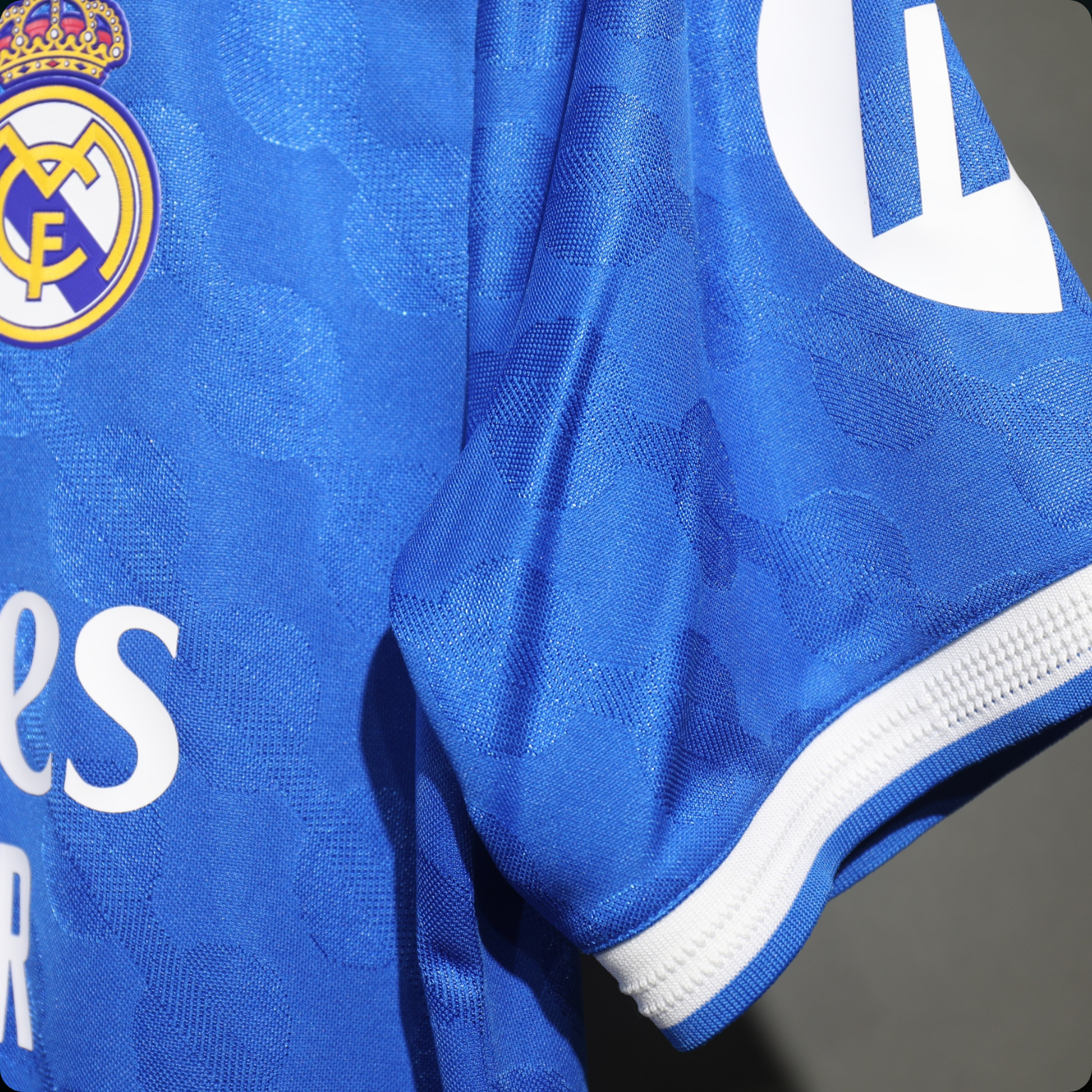 Real Madrid 2025/26 – Jersey Terecero Authentic / Dorsal Incluido
