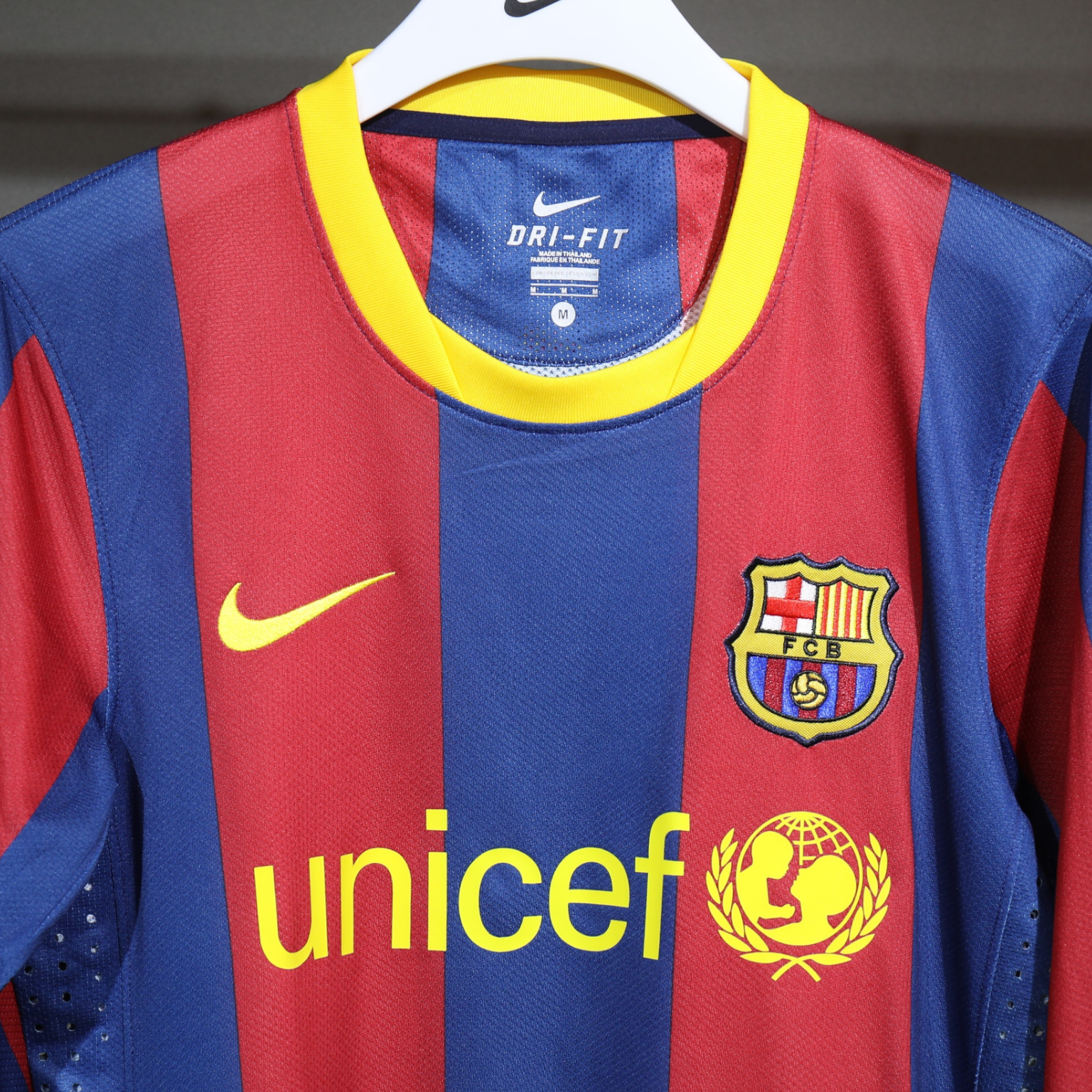 FC Barcelona 2010/11 – Jersey Local Authentic Retro Manga Larga / Dorsal Incluido