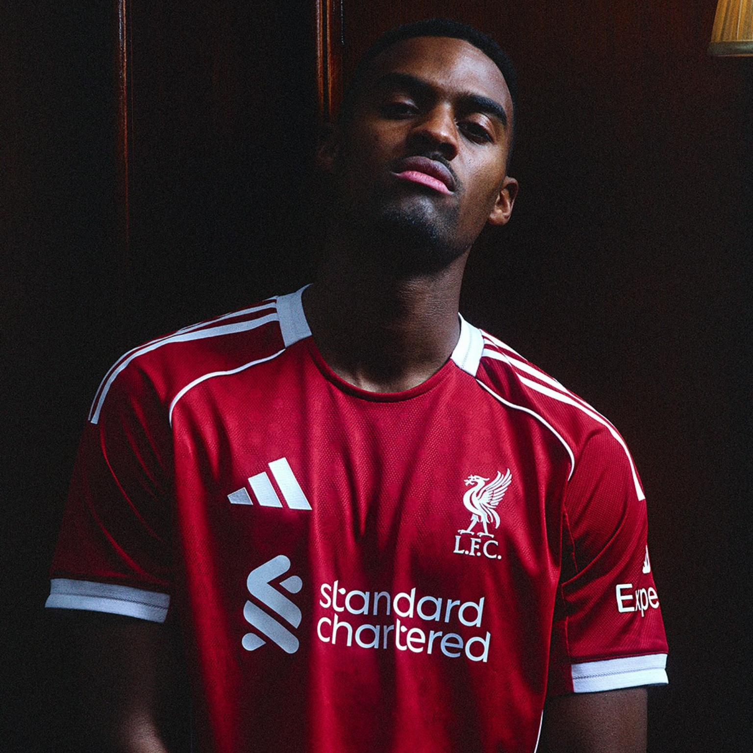 Liverpool 2025/26 – Jersey Local Authentic / Dorsal Incluido