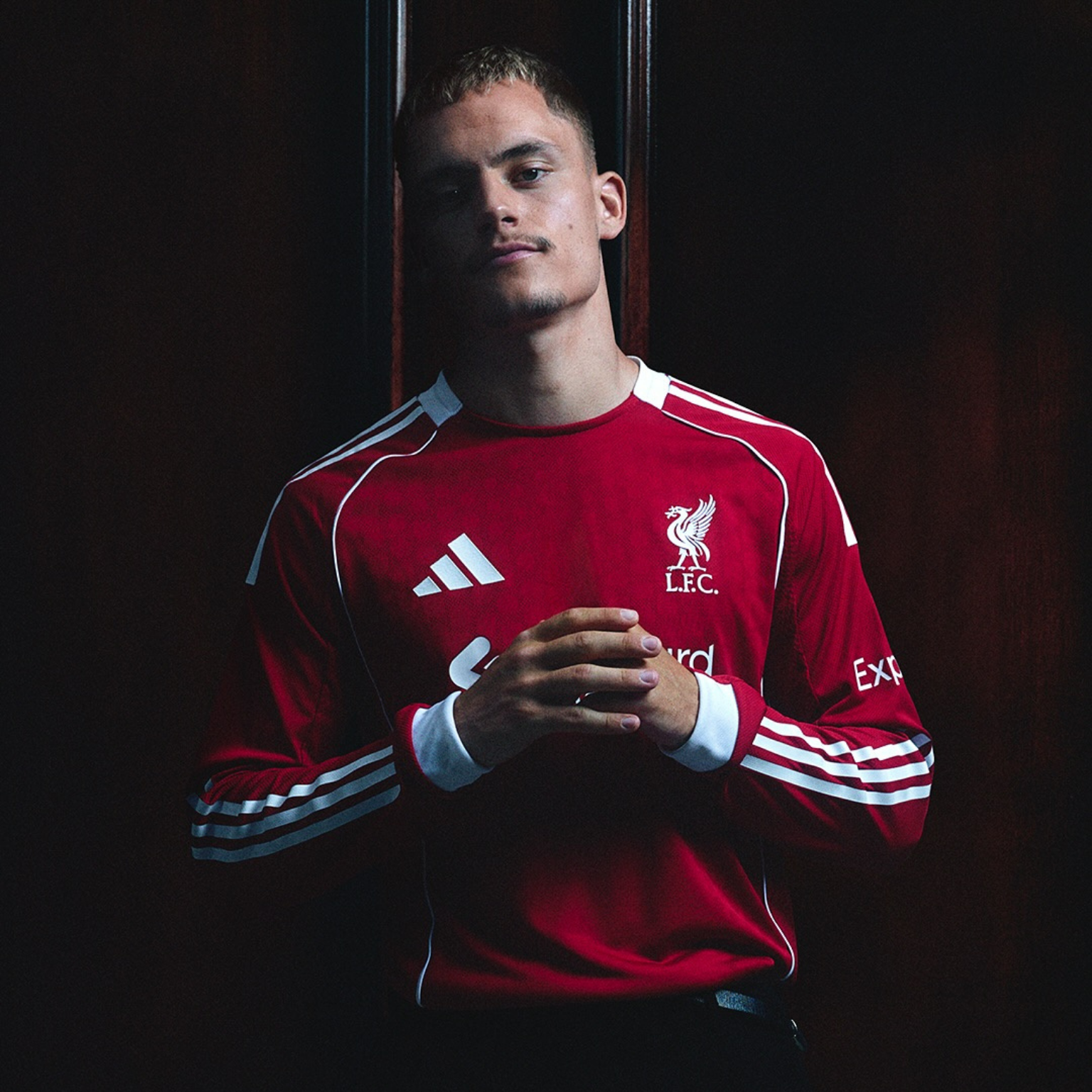 Liverpool 2025/26 – Jersey Local Autentic Manga Larga / Dorsal Incluido