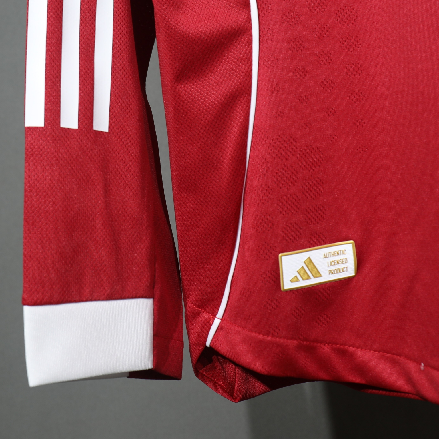 Liverpool 2025/26 – Jersey Local Authentic  Manga Larga / Dorsal Incluido
