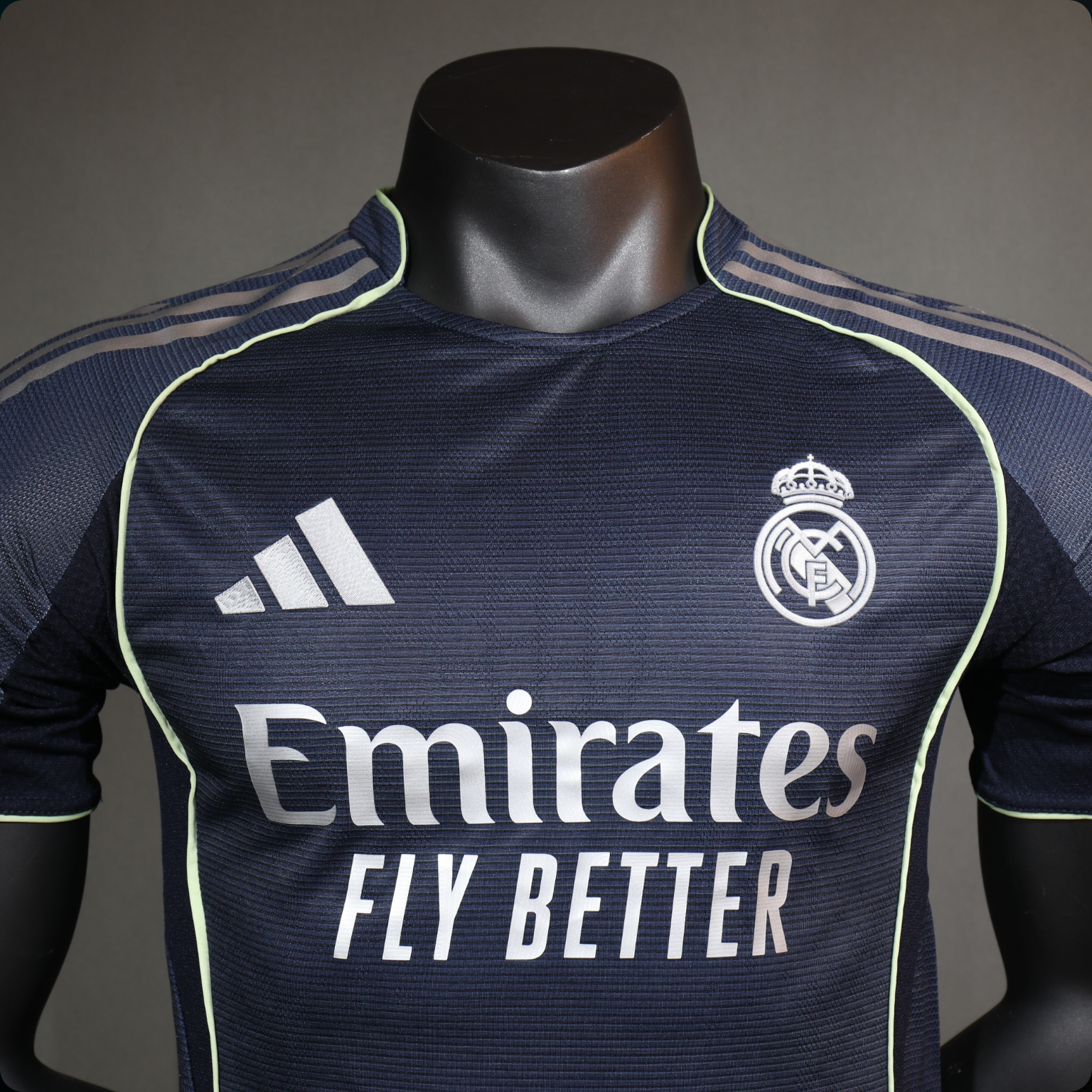 Real Madrid 2025/26 – Jersey Local Authentic  / Dorsal Incluido
