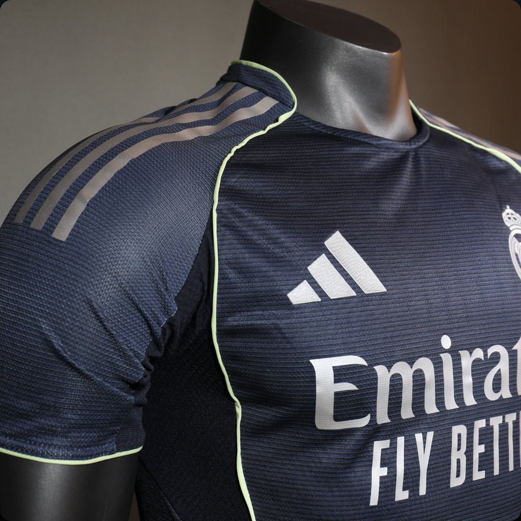 Real Madrid 2025/26 – Jersey Local Authentic  / Dorsal Incluido