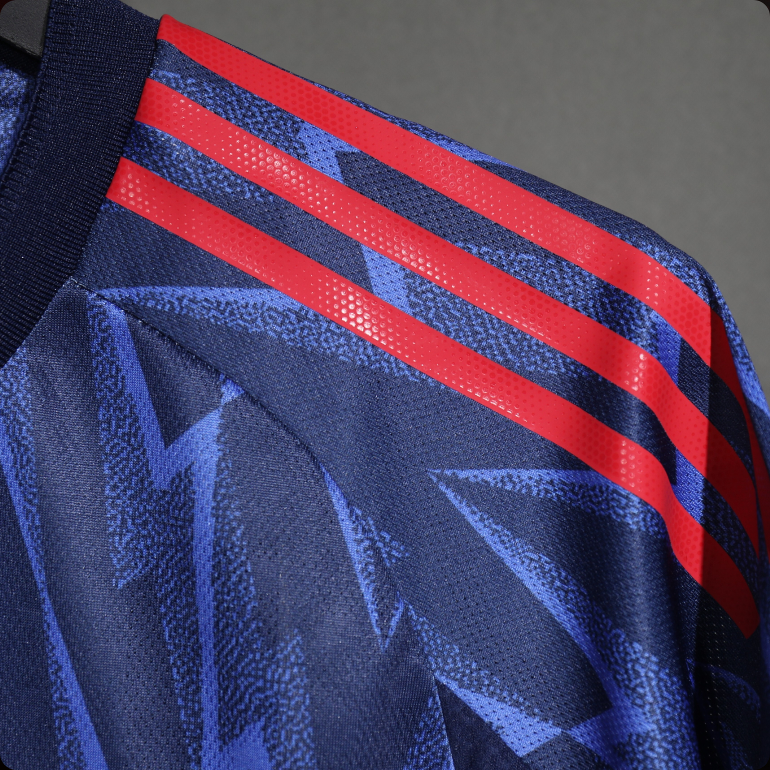 Arsenal 2025/26 – Jersey Visitante Authentic / Dorsal Incluido