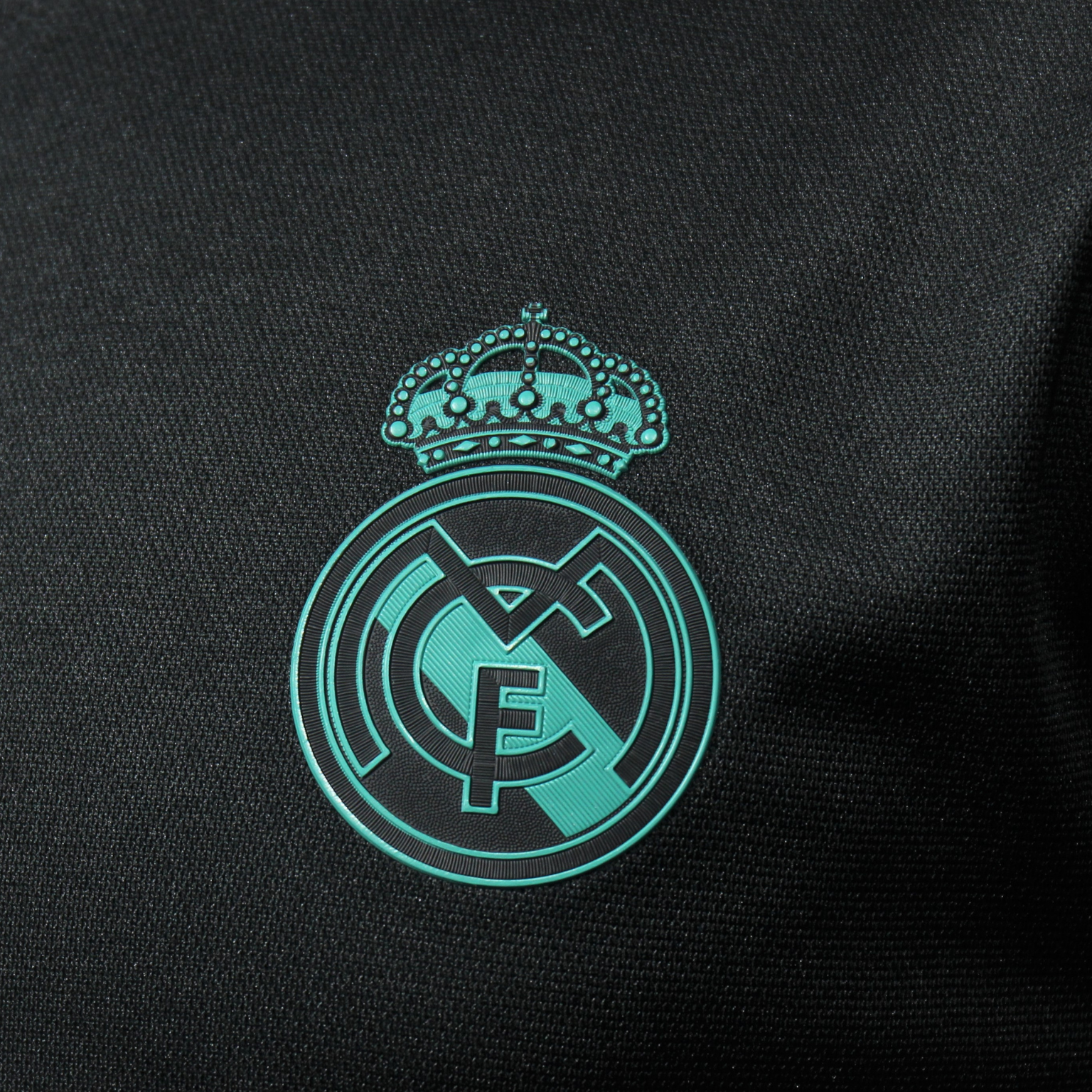 Real Madrid 2017/18 – Jersey Visitante Authentic Retro Manga Larga / Dorsal Incluido