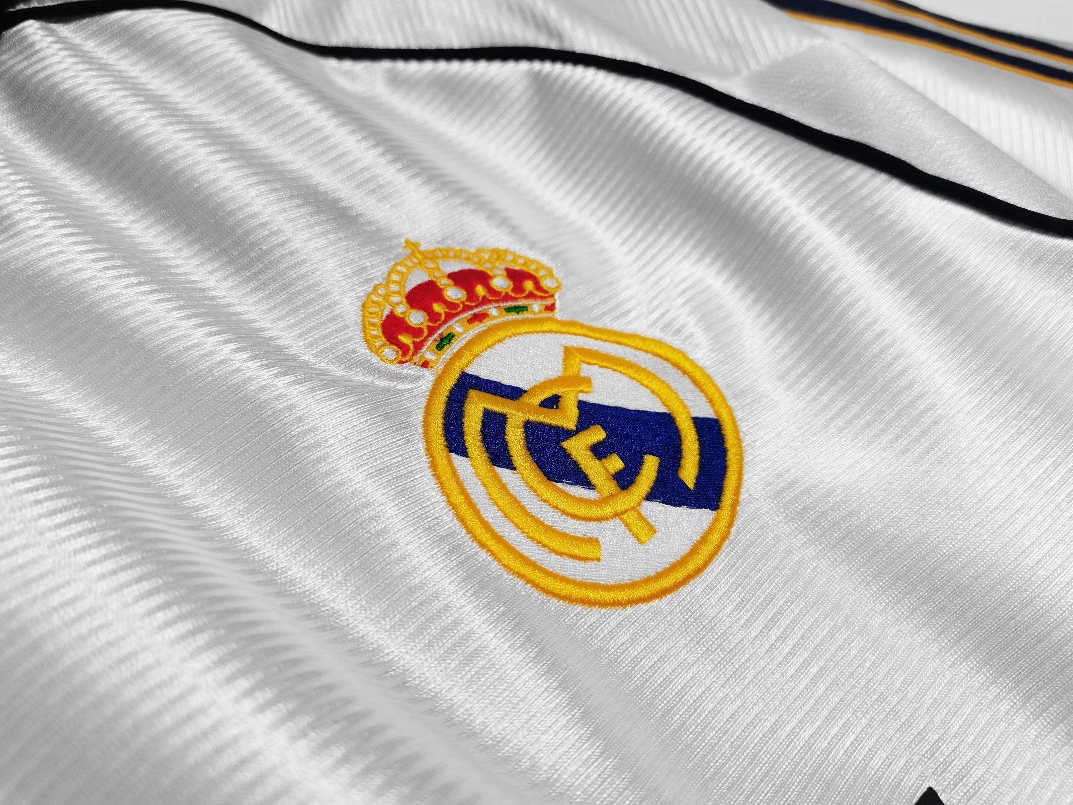 Real Madrid 1999/01– Jersey Local Authentic Retro / Dorsal Incluido