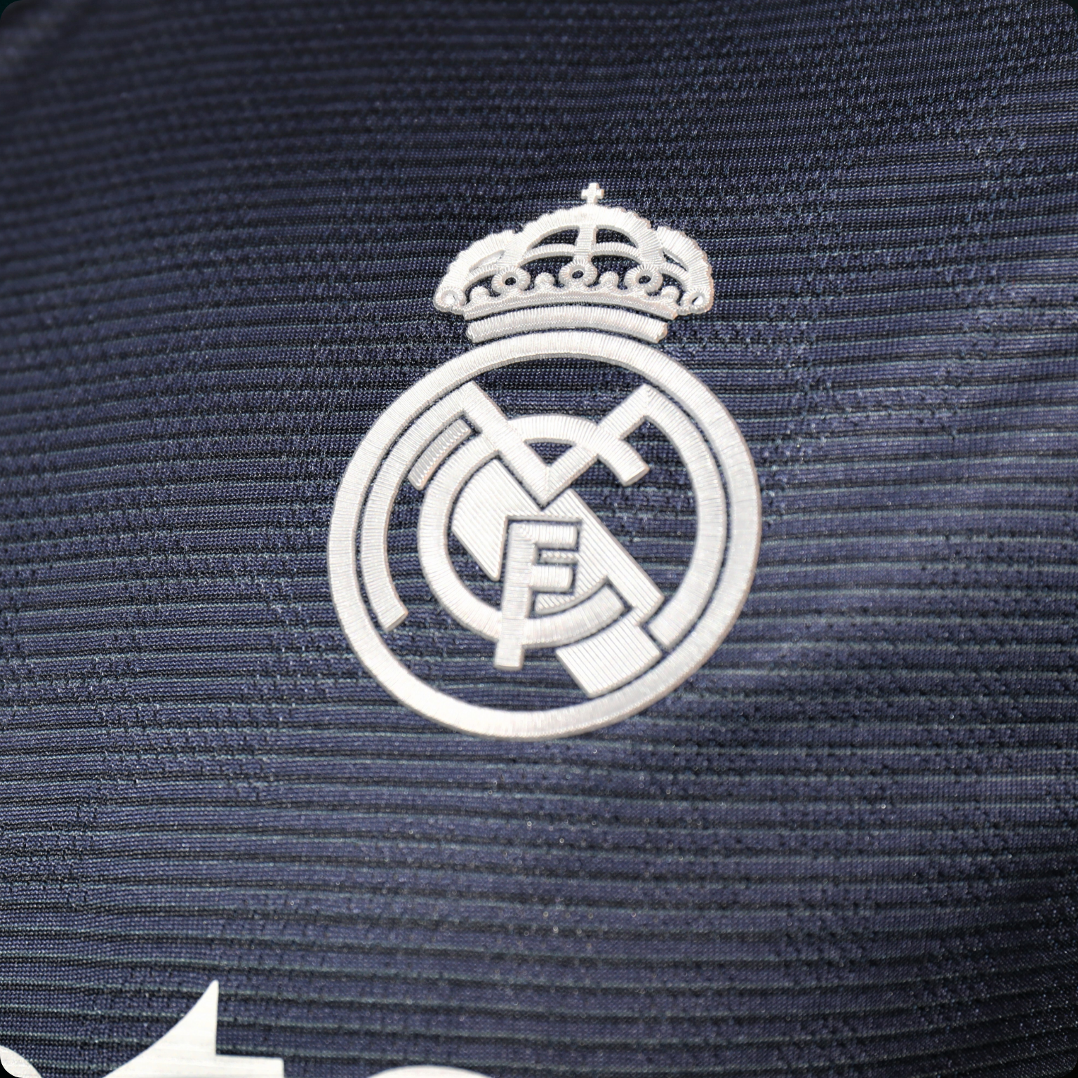 Real Madrid 2025/26 – Jersey Local Authentic  / Dorsal Incluido