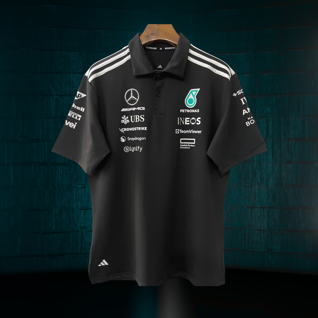 Polo negro oficial del Equipo de Mercedes-AMG Petronas 2025