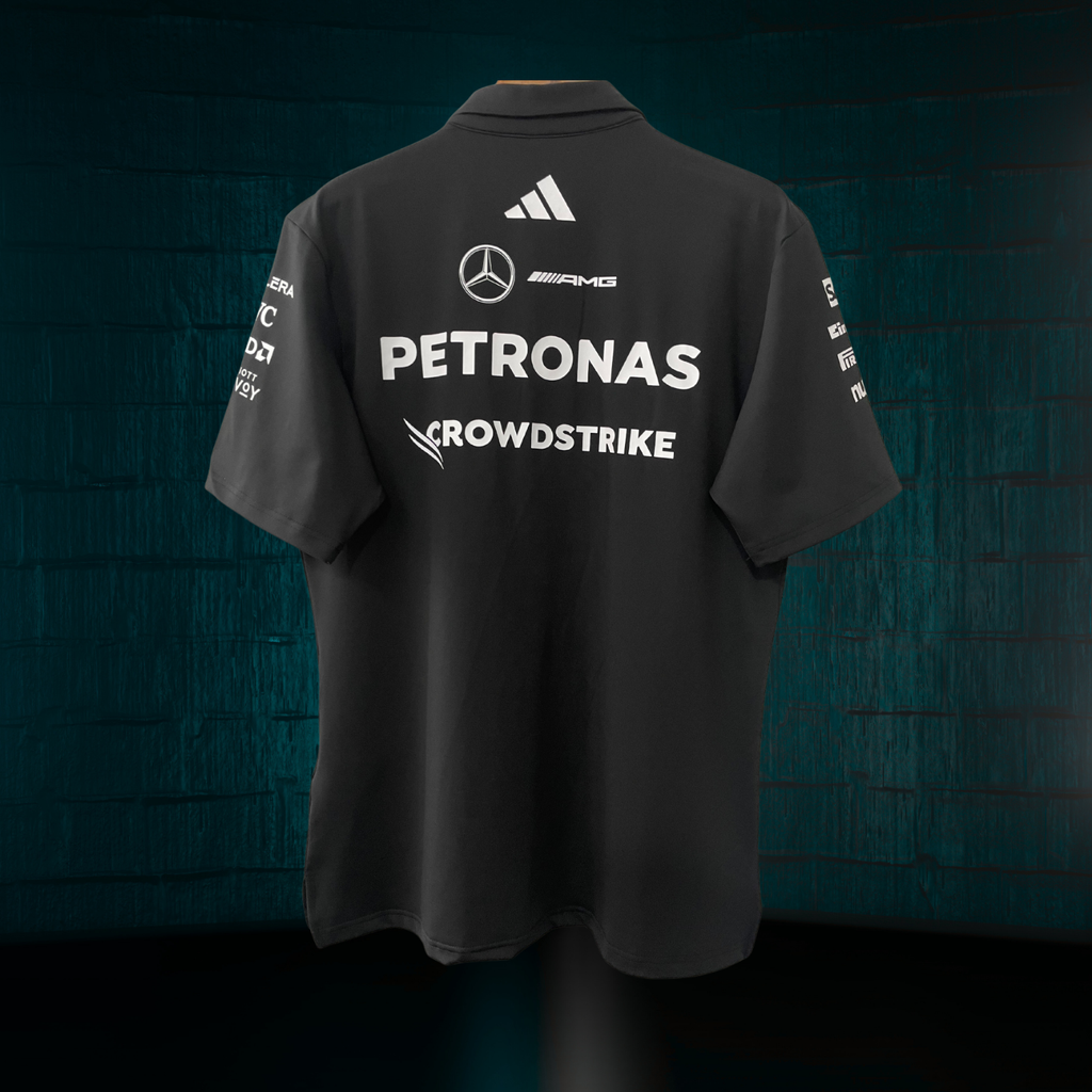 Polo negro oficial del Equipo de Mercedes-AMG Petronas 2025