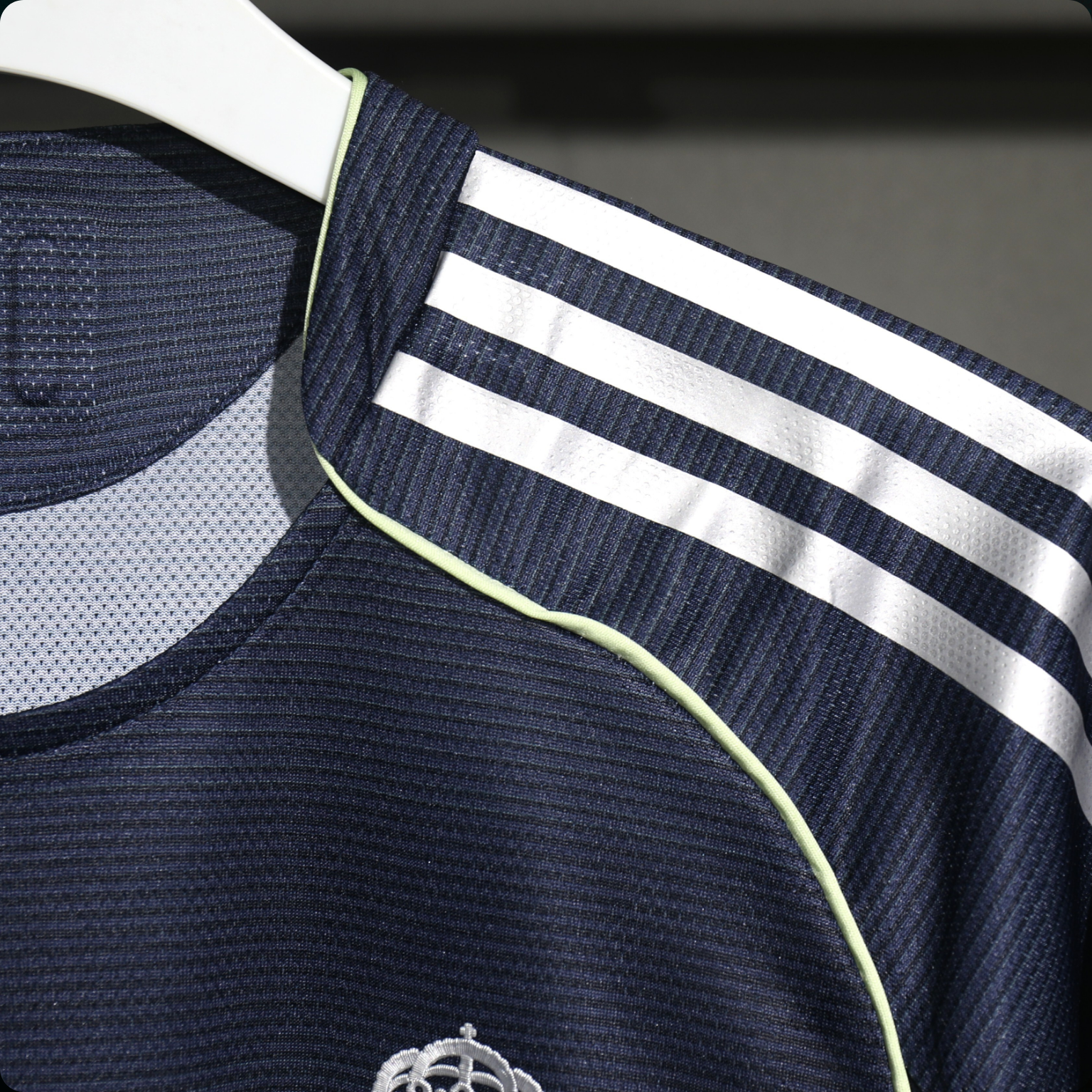 Real Madrid 2025/26 – Jersey Authentic Visitante de Manga Larga