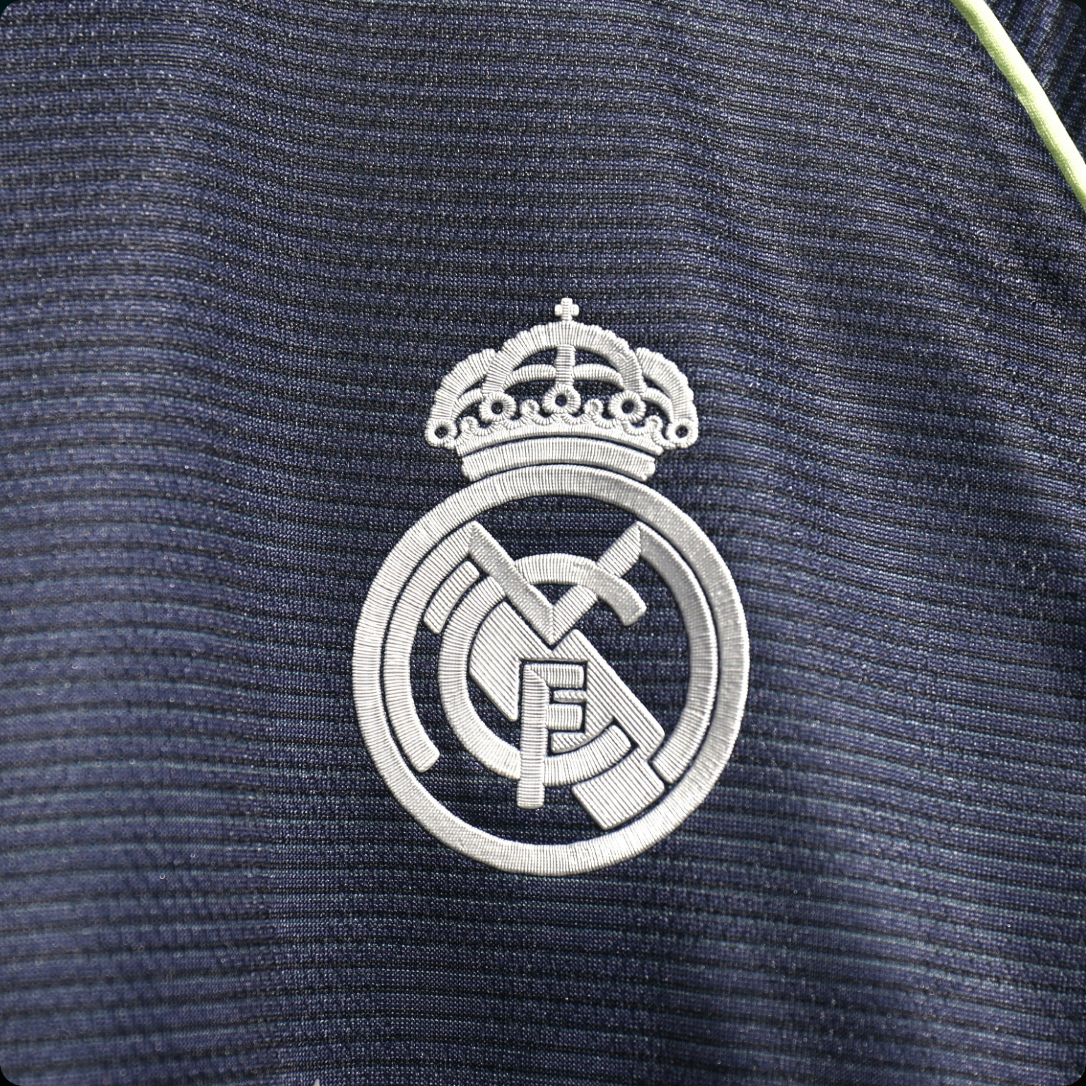 Real Madrid 2025/26 – Jersey Authentic Visitante de Manga Larga
