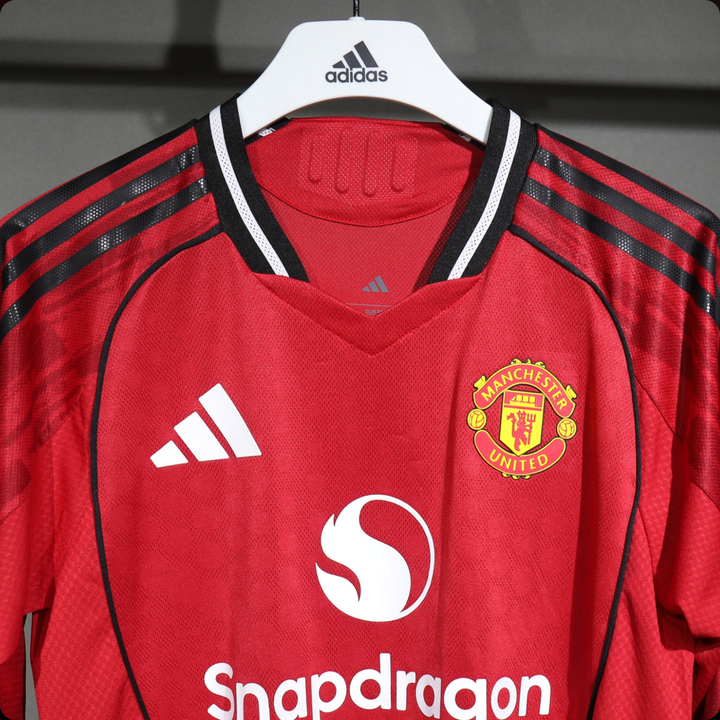 Manchester United FC - 2025/26  Local Jersey Manga Larga  Authentic