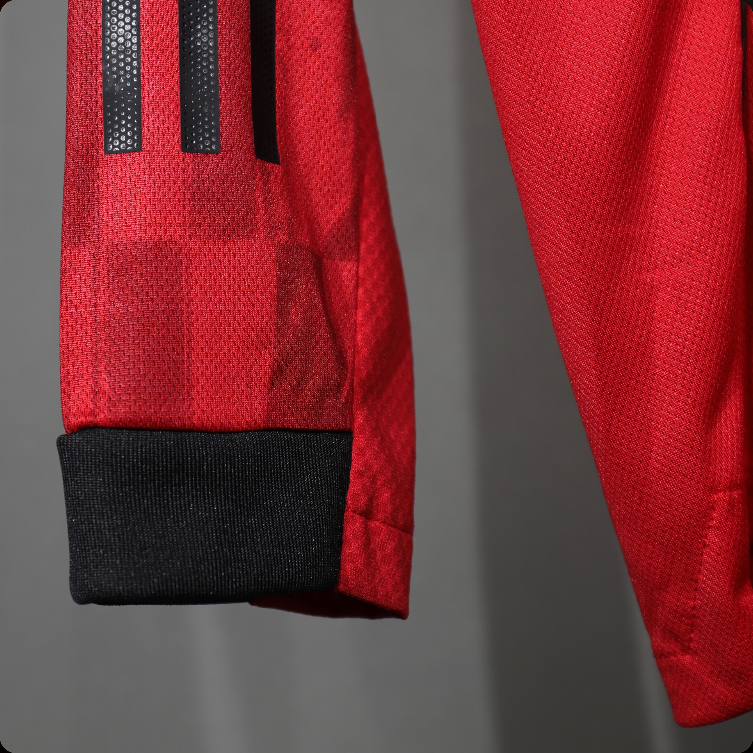 Manchester United FC - 2025/26  Local Jersey Manga Larga  Authentic