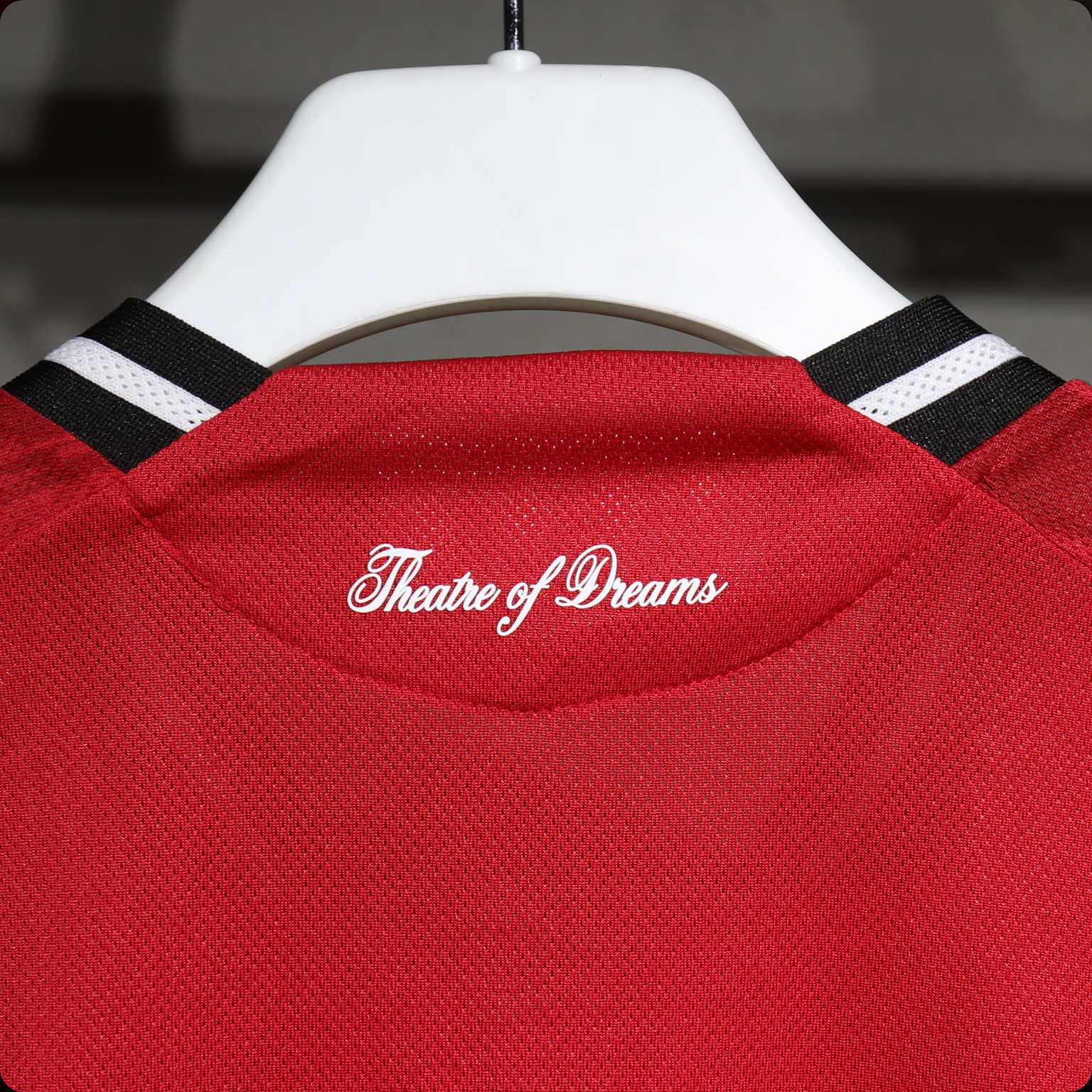 Manchester United FC - 2025/26  Local Jersey Manga Larga  Authentic