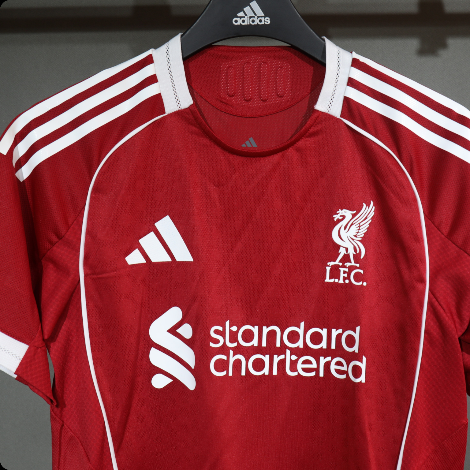 Liverpool 2025/26 – Jersey Local Authentic / Dorsal Incluido