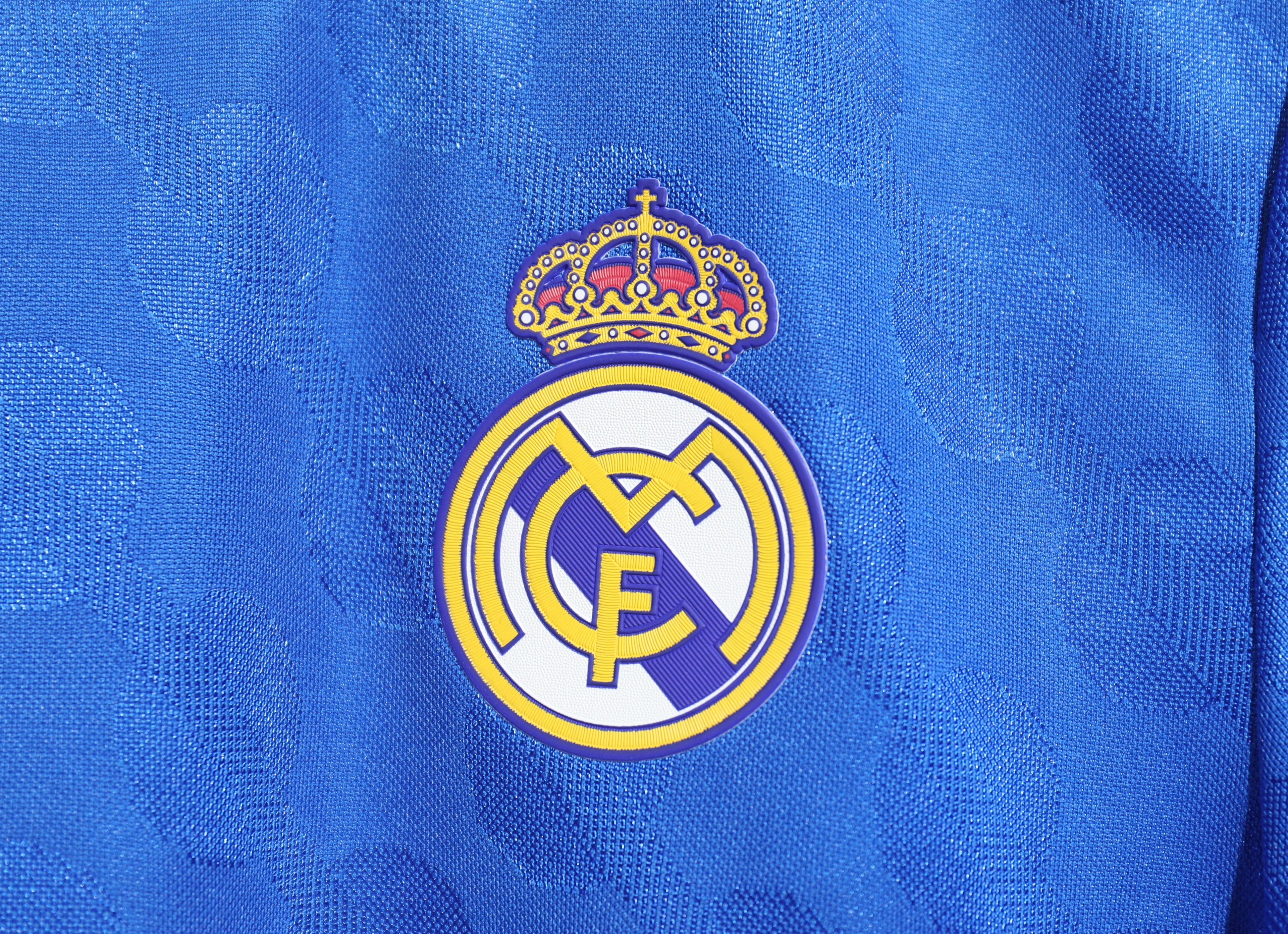 Real Madrid 2025/26 – Jersey Terecero Authentic / Dorsal Incluido