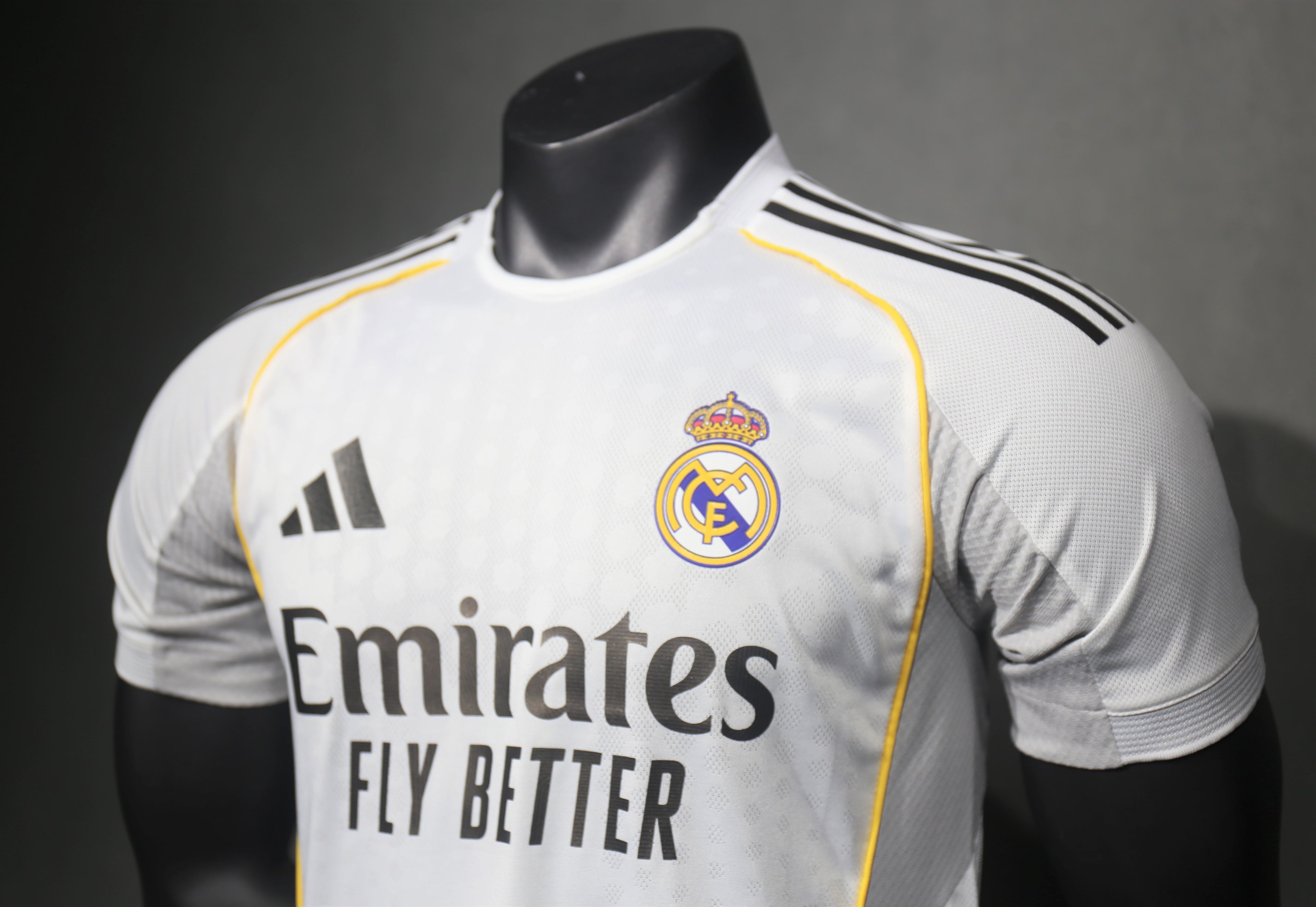 Real Madrid 2025/26 – Jersey Local Authentic / Dorsal Incluido