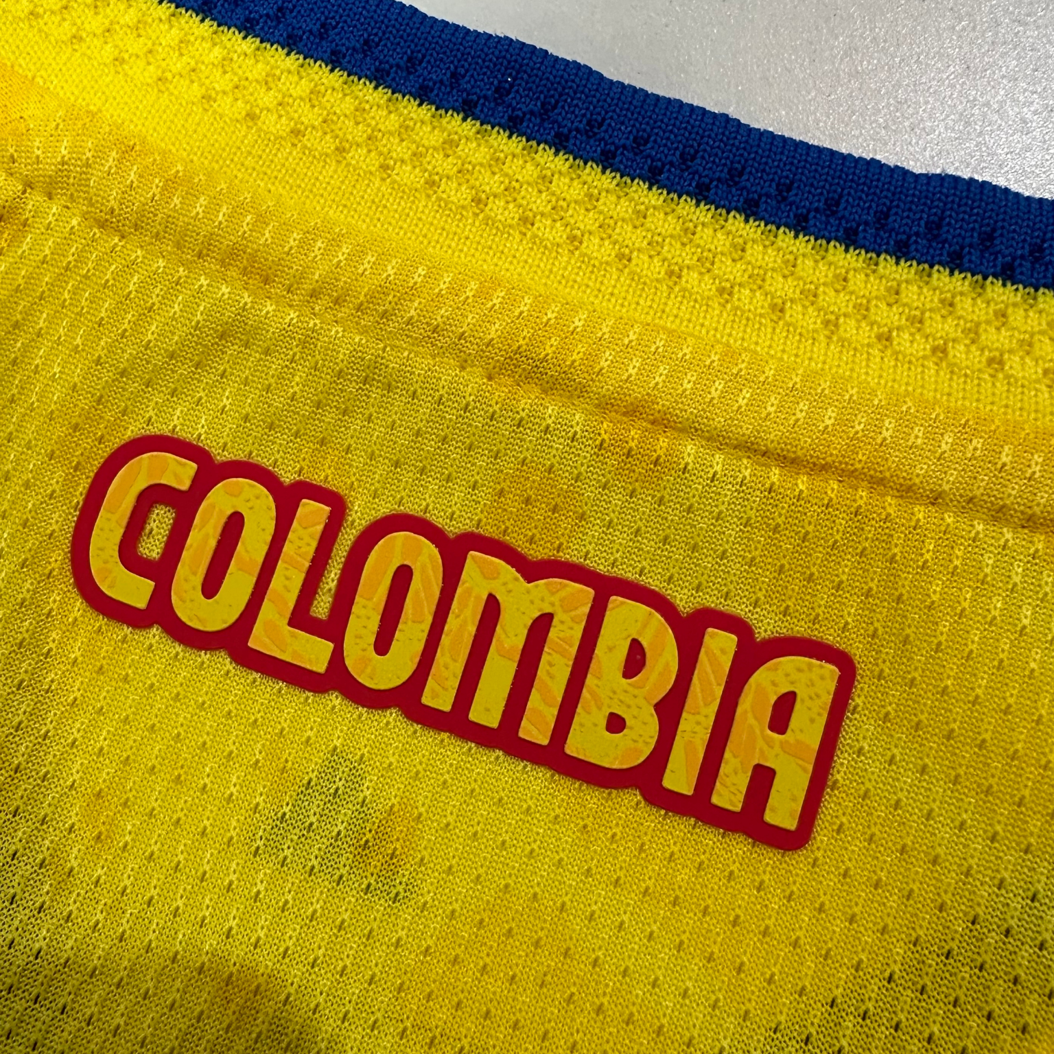 Colombia (Mundial 2026) – Jersey Local Manga Larga Premium