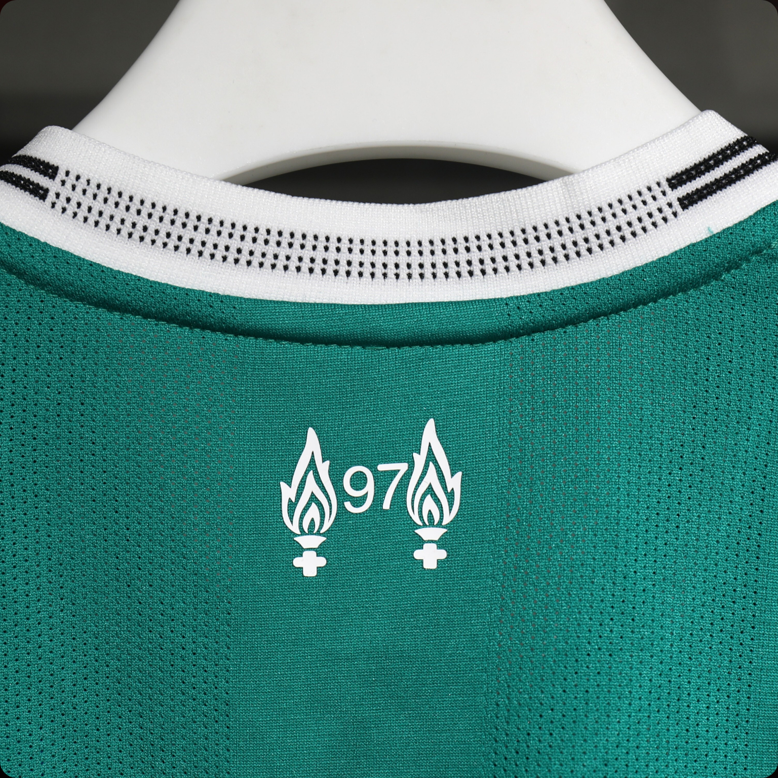 Liverpool 2025/26 – Jersey Tercero Manga Larga Authentic / Dorsal Incluido