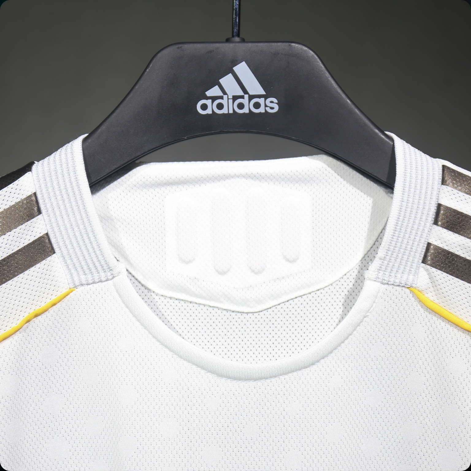 Real Madrid 2025/26 – Jersey Local Authentic / Dorsal Incluido