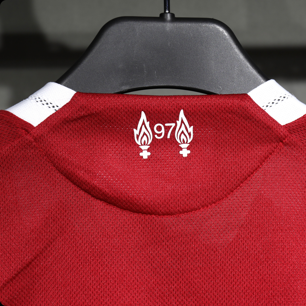 Liverpool 2025/26 – Jersey Local Authentic / Dorsal Incluido