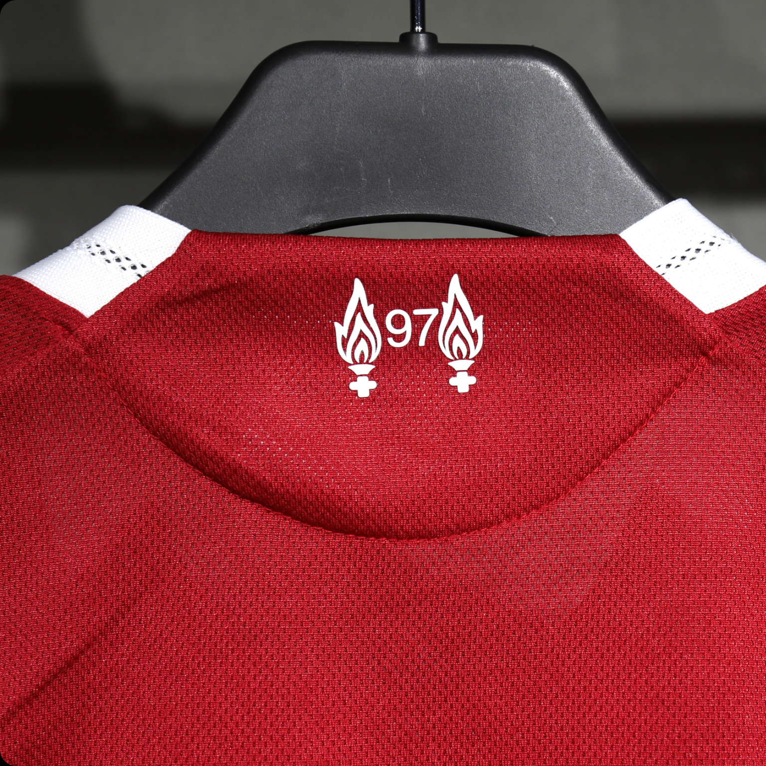 Liverpool 2025/26 – Jersey Local Authentic / Dorsal Incluido