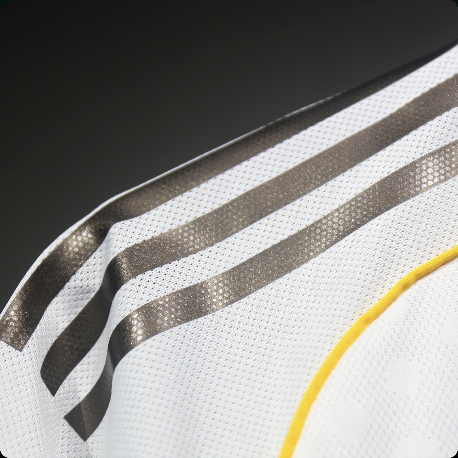 Real Madrid 2025/26 – Jersey Local Authentic / Dorsal Incluido