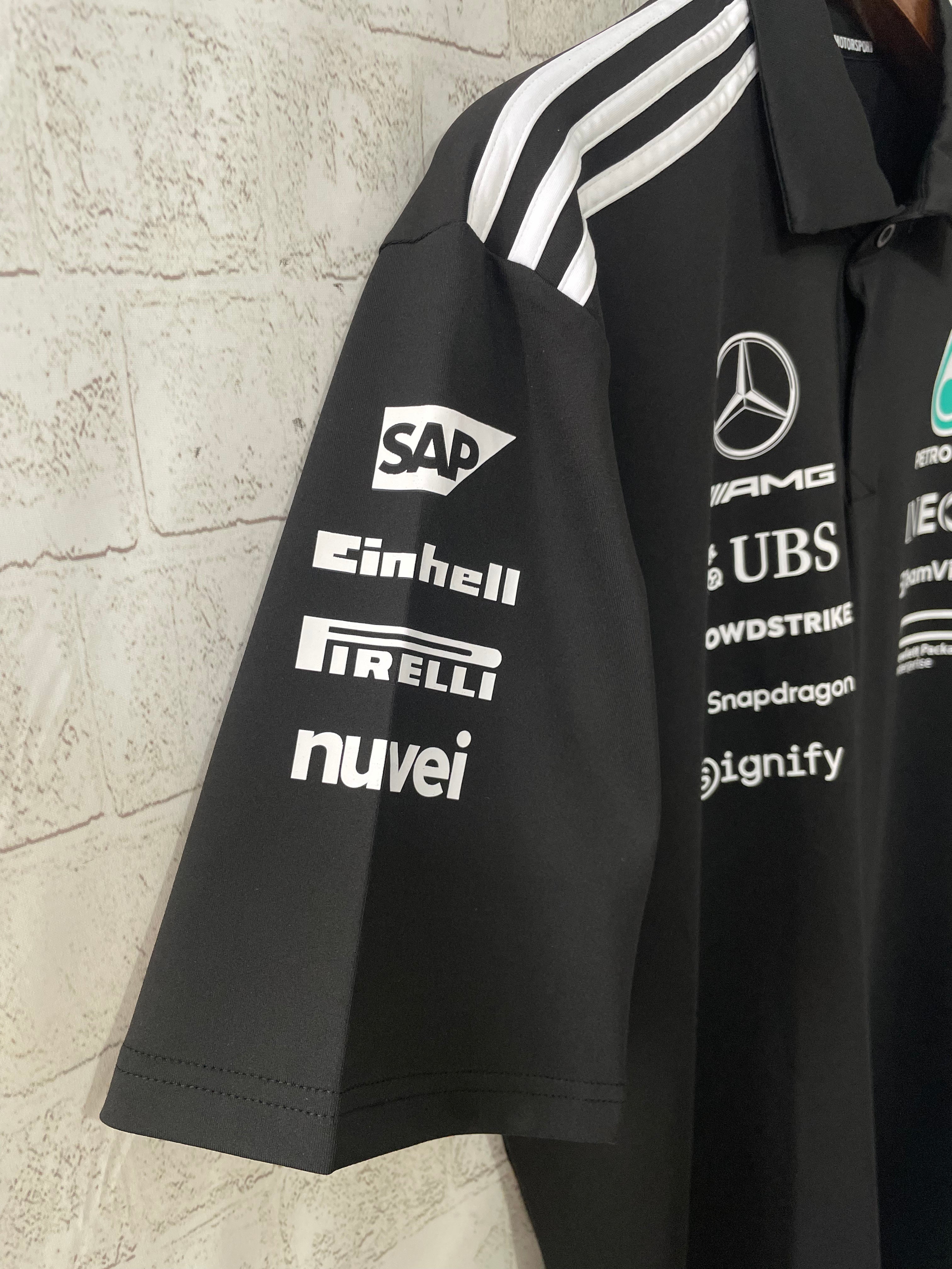 Polo negro oficial del Equipo de Mercedes-AMG Petronas 2025