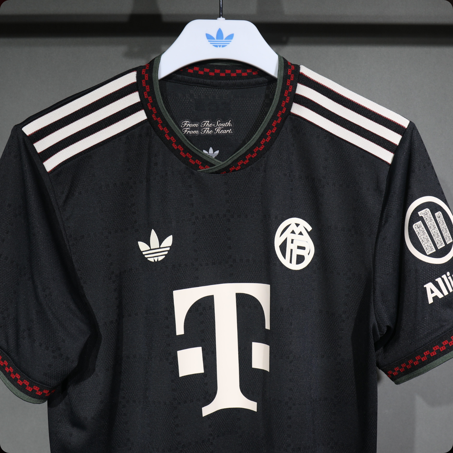FC Bayern München 2025/26 - Tercer Jersey  Authentic