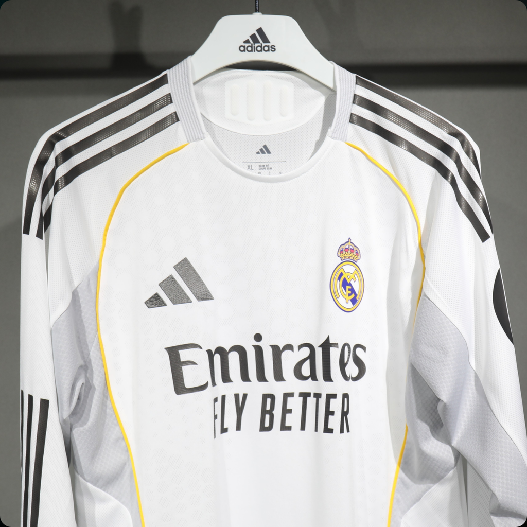 Real Madrid 2025/26 – Jersey Local Authentic de Manga Larga / Dorsal Incluido