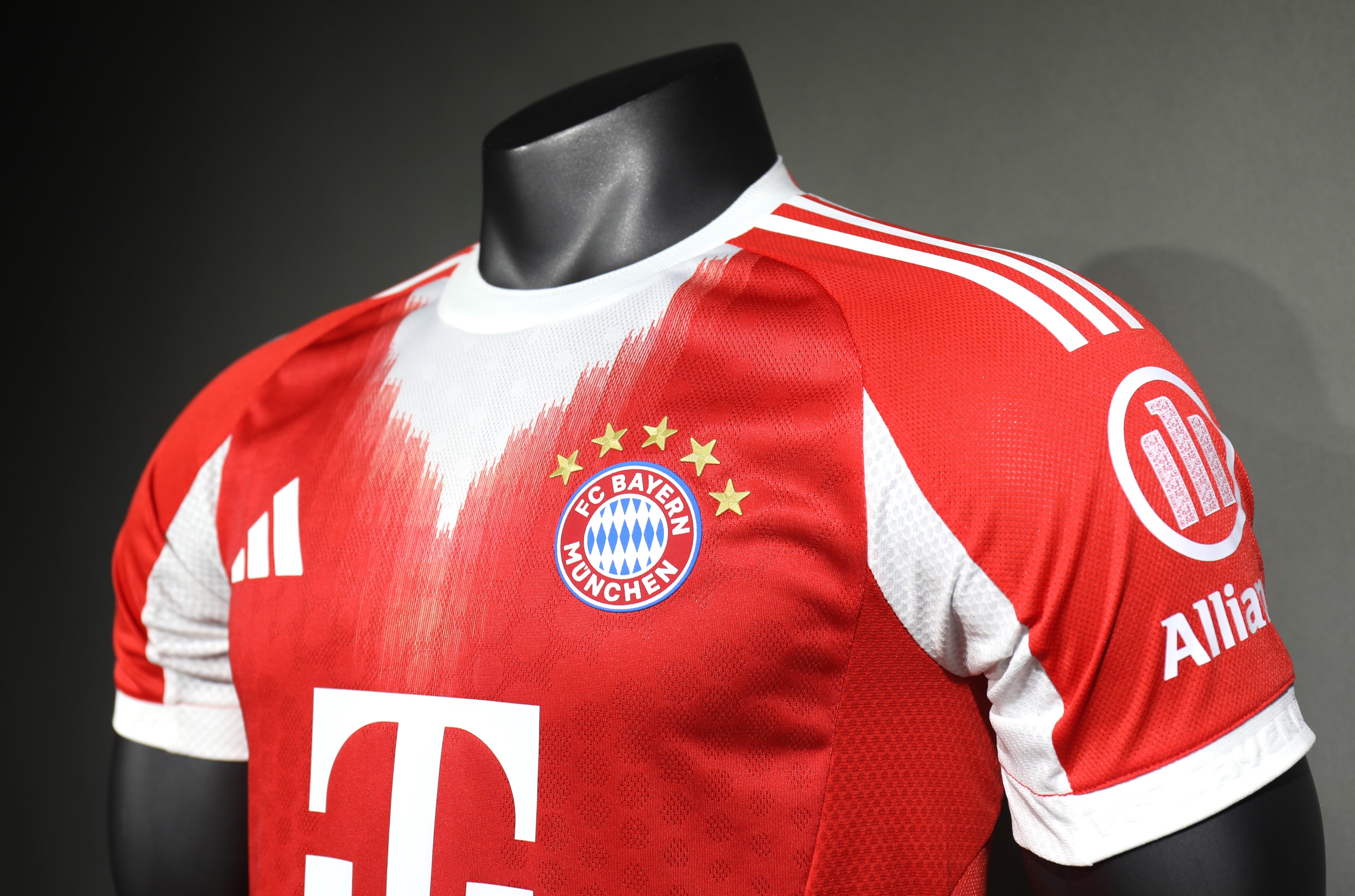 Bayern Múnich 2025/26 – Jersey Local Autentic / Dorsal Incluido