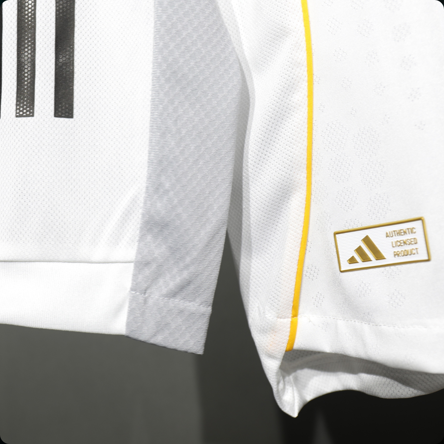 Real Madrid 2025/26 – Jersey Local Authentic de Manga Larga / Dorsal Incluido