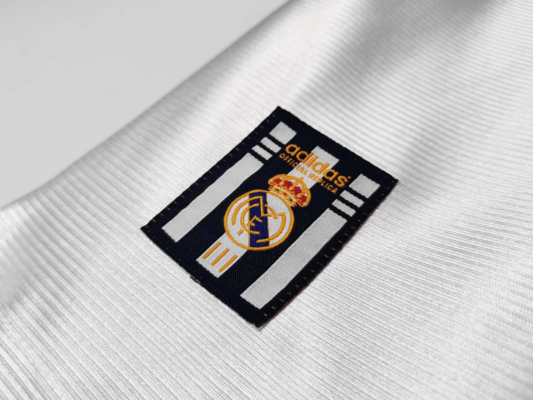 Real Madrid 1999/01– Jersey Local Authentic Retro / Dorsal Incluido