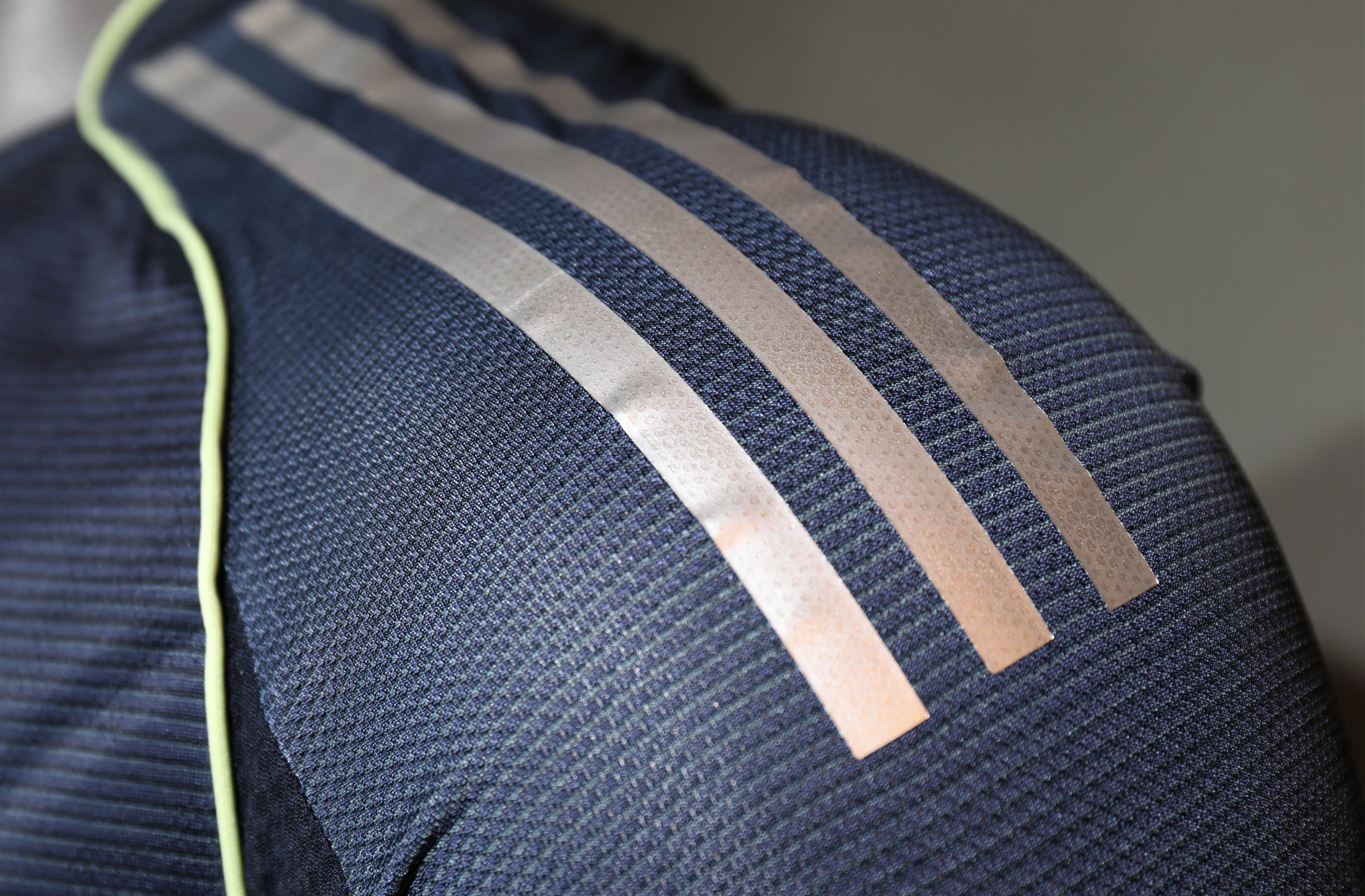 Real Madrid 2025/26 – Jersey Authentic Visitante de Manga Larga