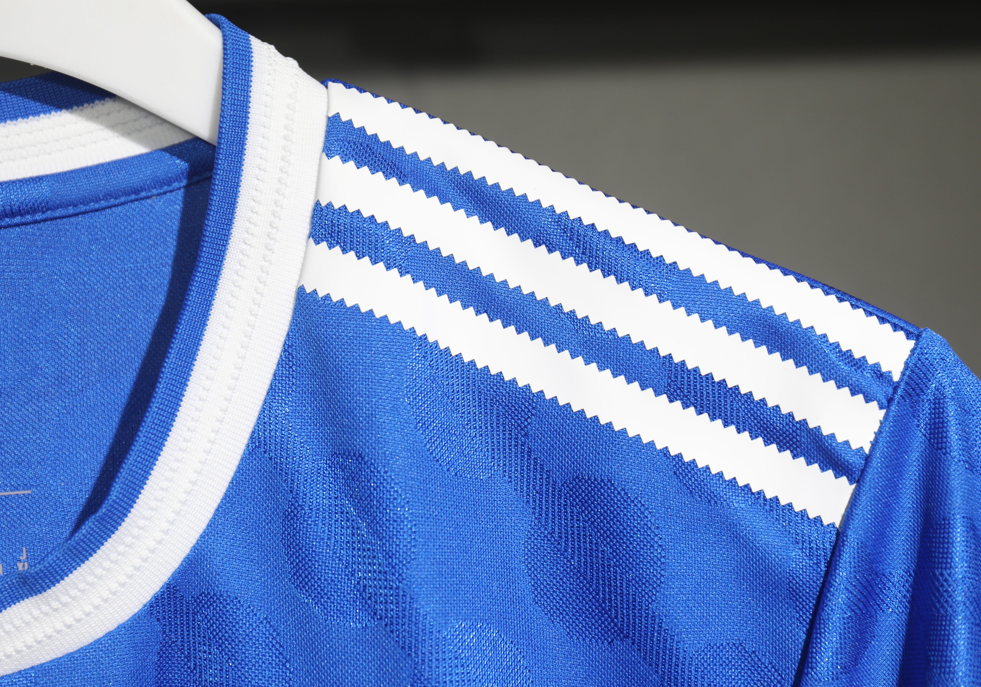 Real Madrid 2025/26 – Jersey Terecero Authentic / Dorsal Incluido