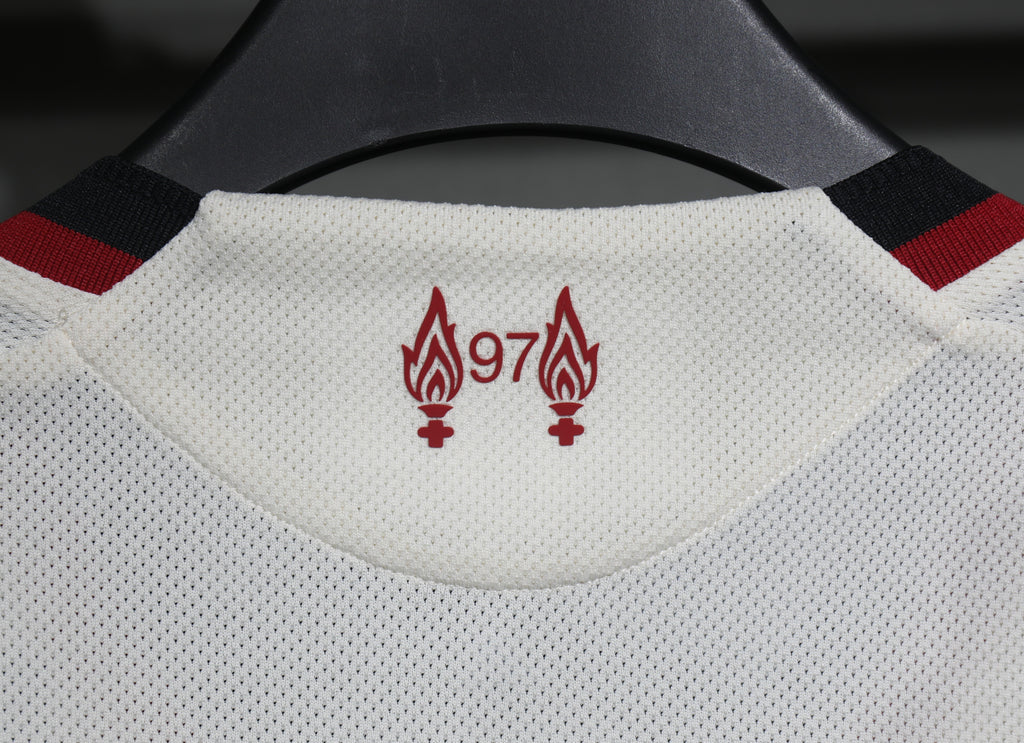 Liverpool 2025/26 – Jersey Visitante Authentic / Dorsal Incluido
